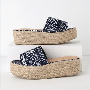 SALE! Sz 7 lulus NIB O'Ahu 2 Navy Multi Print Platforms